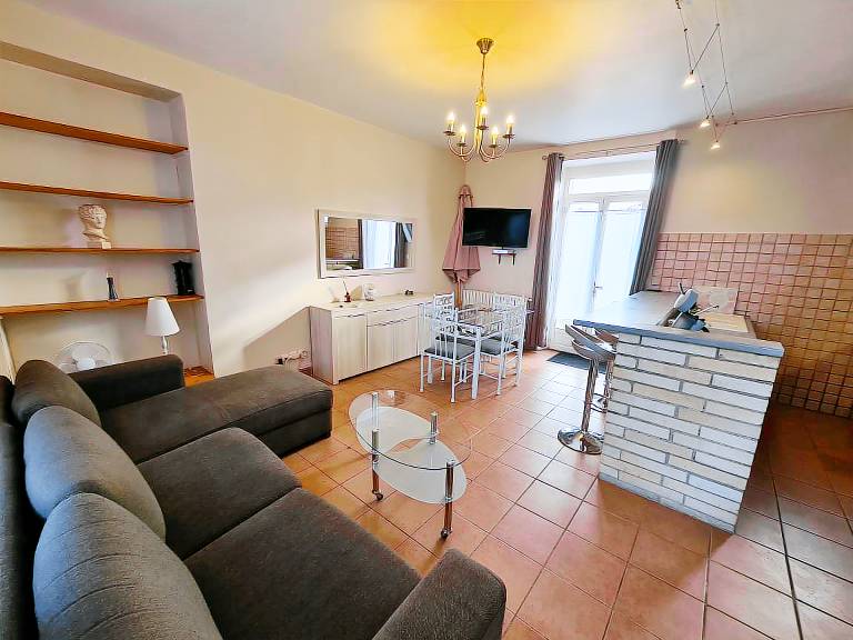 Holiday apartment with garden — photo 3