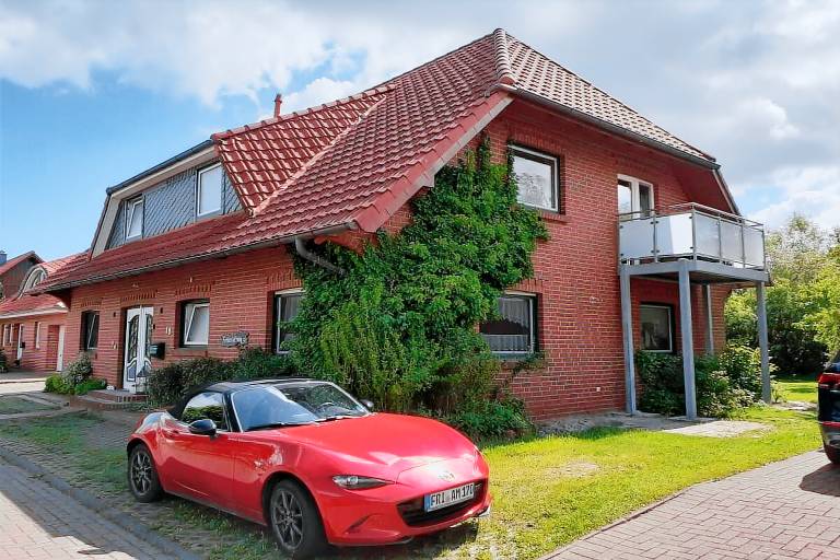Lovely vacation home with yard & barbecue | Pets allowed in Wangerland