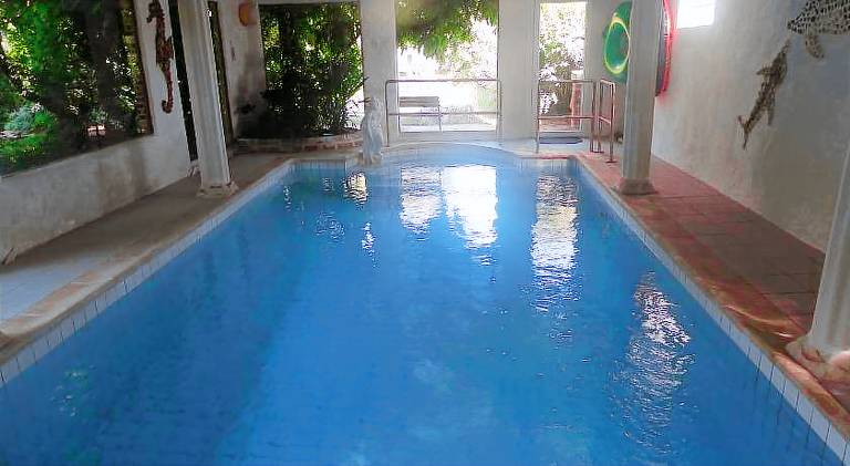Apartment with barbeque, terrace & private pool in Beaune
