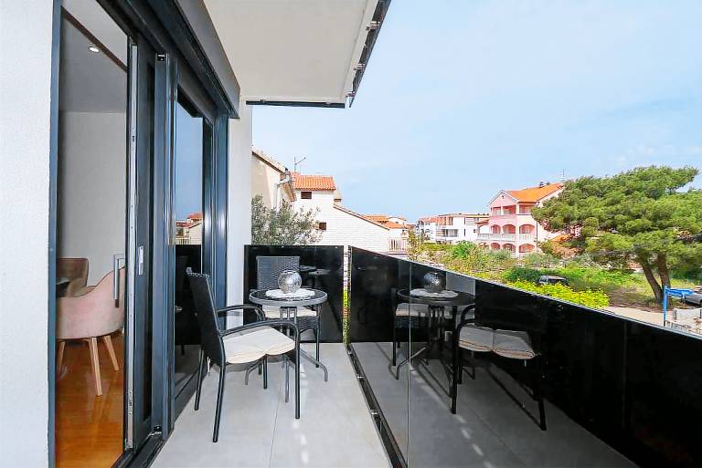 Apartment with 2 rooms for 5 persons — photo 3
