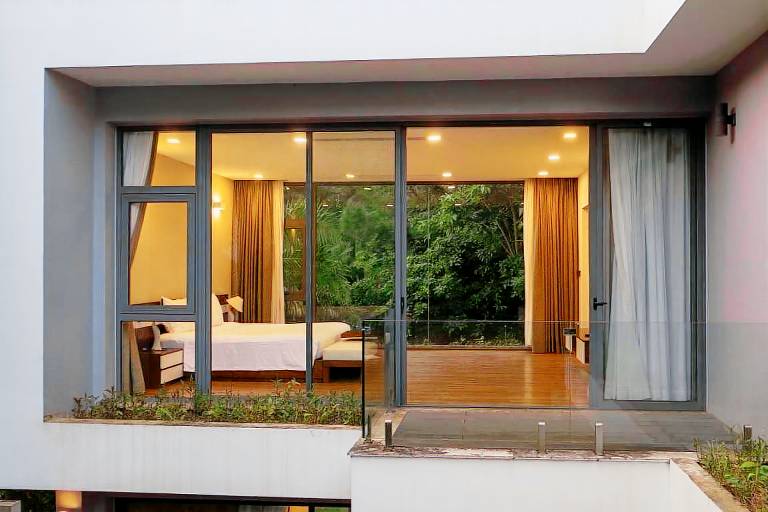 Rental apartment with pool, yard & hot tub | Near Bến Thành Market | Water view — photo 4