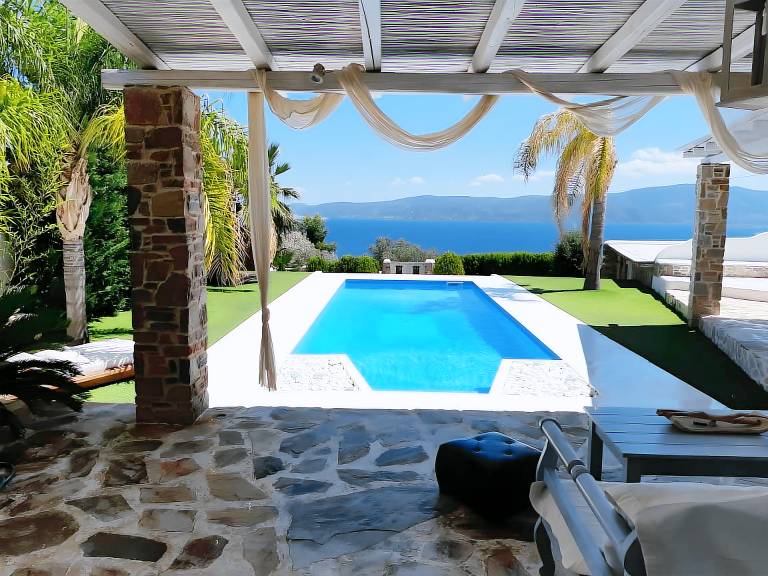Holiday Home 'Mykonos' with Sea View, Wi-Fi and Air Conditioning in Loutraki-Agioi Theodoroi
