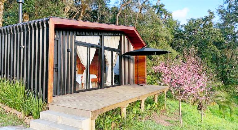 Charming lodge with hot tub & garden | Dogs allowed in Gonçalves