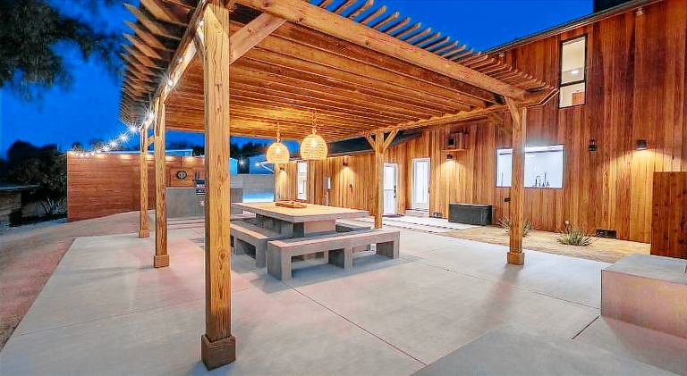 Cedar House - Pickleball, Saltwater Pool, Sauna — photo 3