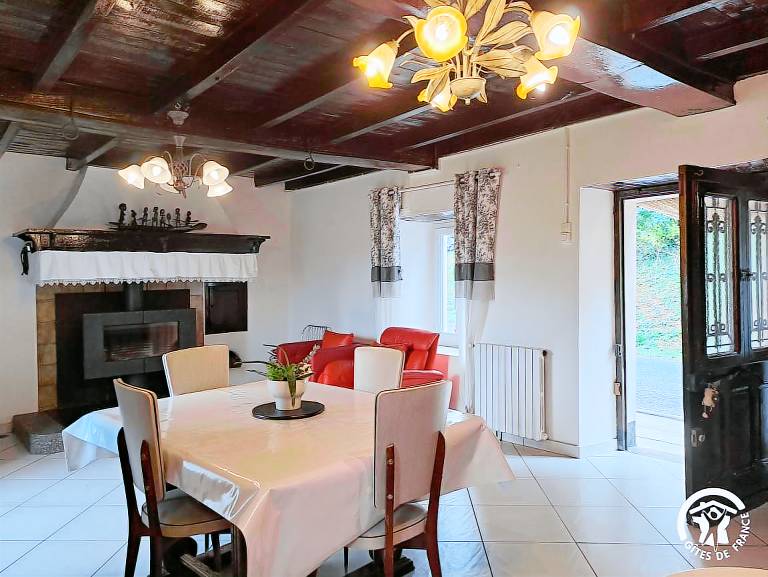 Gite with patio, barbeque & yard — photo 2