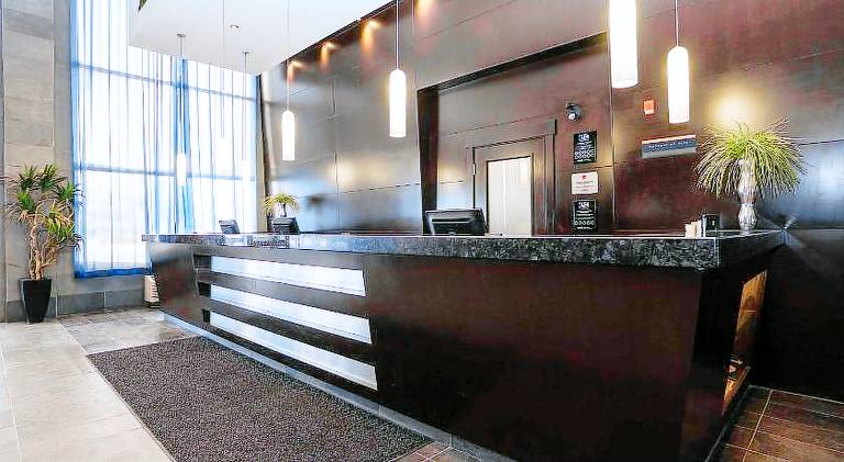 Sandman Hotel & Suites Calgary West — photo 2