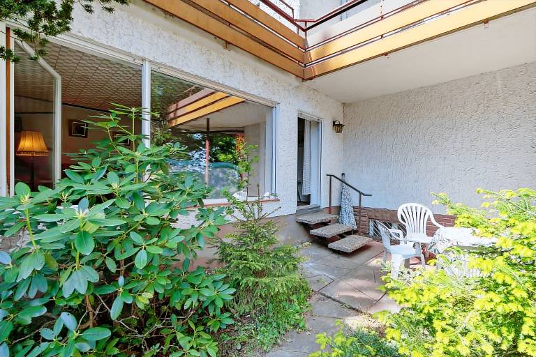 Apartment with patio | Mountain view — photo 3