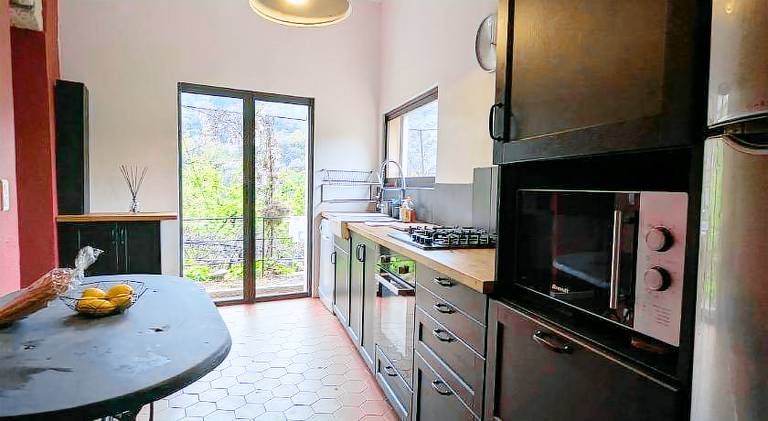 House with patio, yard & BBQ — photo 3