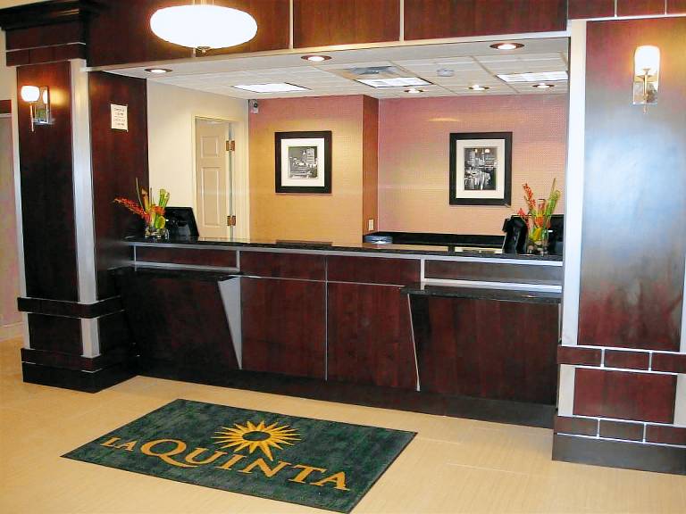 La Quinta Inn & Suites by Wyndham Indianapolis Downtown — photo 5