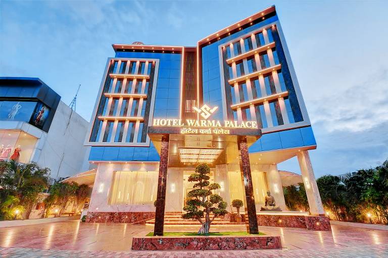 Hotel Warma Palace