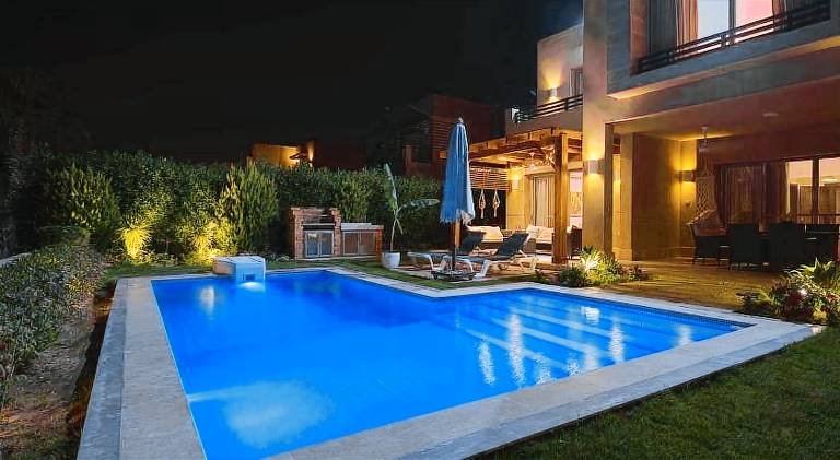 270 m&sup2; Villa