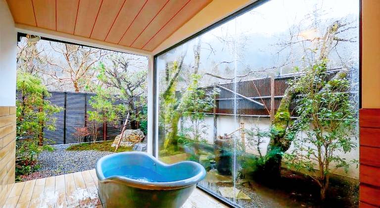 Villa with hot tub, yard & barbeque — photo 5