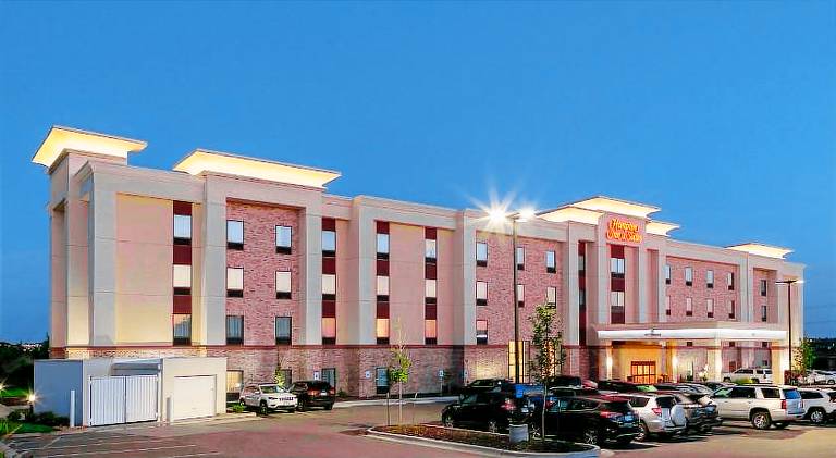 Hampton Inn & Suites Overland Park South