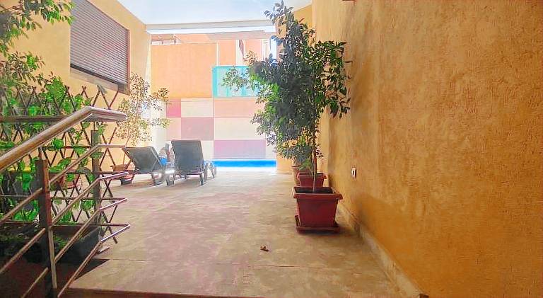Apartment with pool — photo 4