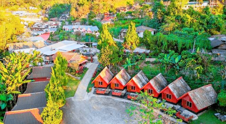 Nice vacation home with terrace, yard & jacuzzi | Dogs allowed — photo 4