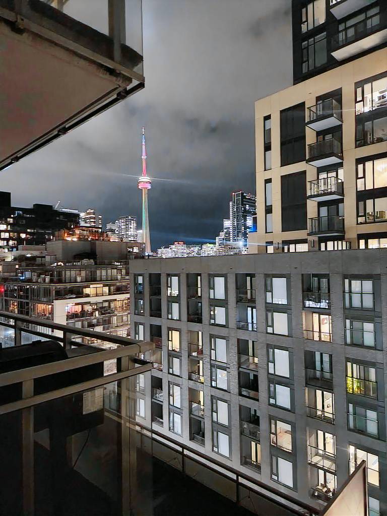 Toronto Central Modern Queen St Loft