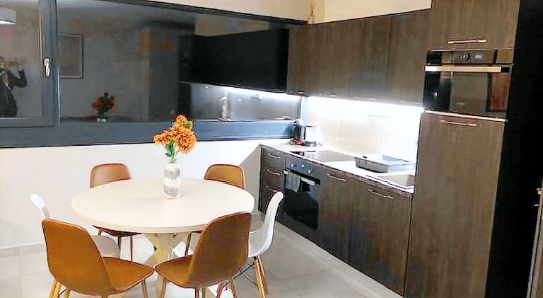 Apartment with patio — photo 5