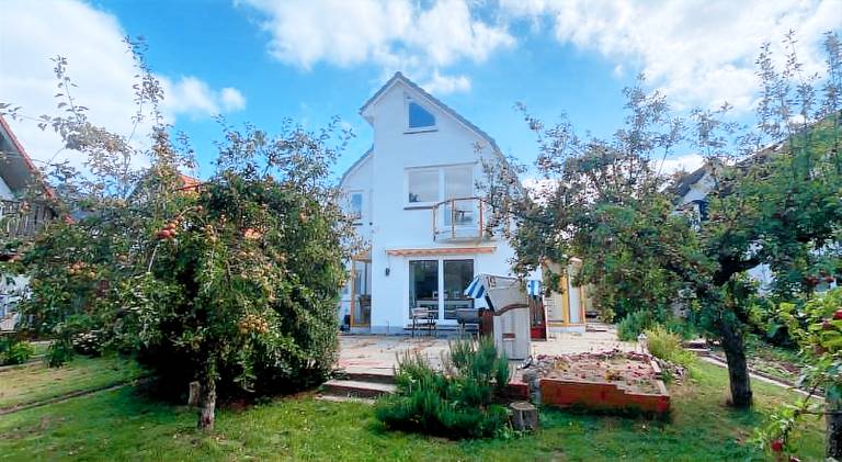 Beautiful rental apartment with yard, terrace & BBQ | Next to the beach | Pet-friendly in Timmendorfer Strand
