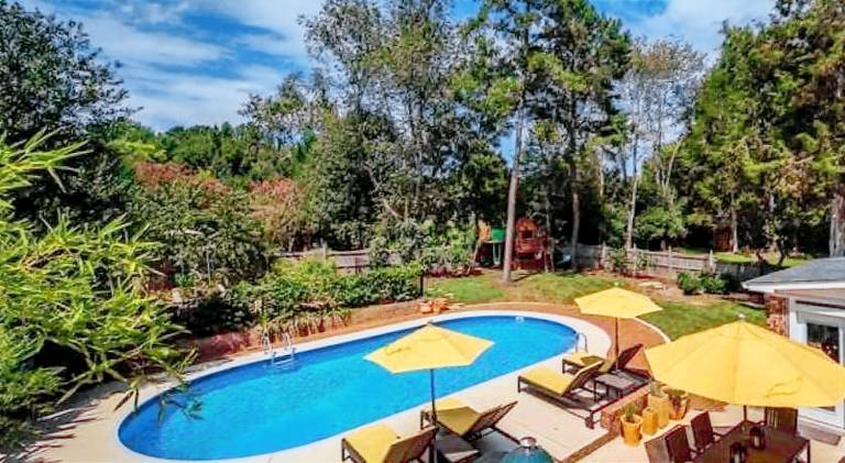 House with pool — photo 5