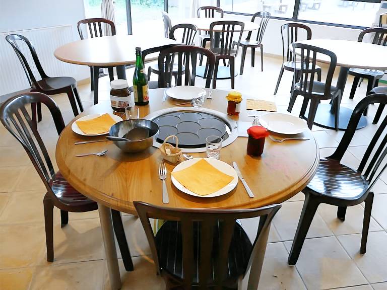 Vacation home with patio, barbeque & yard — photo 4