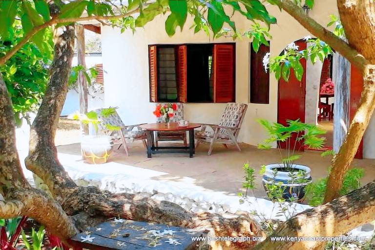 koča  Diani Beach