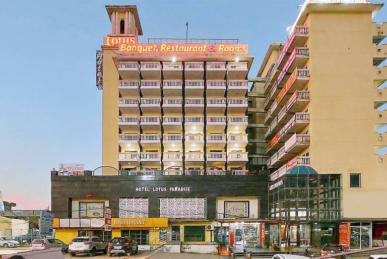 New Lotus Paradise Hotel
