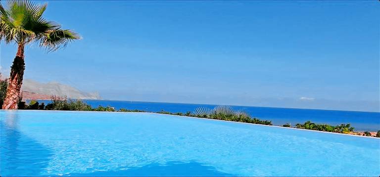 Family-friendly ample villa with private pool, BBQ & yard | Nature view | Beach nearby | Dogs allowed — photo 2