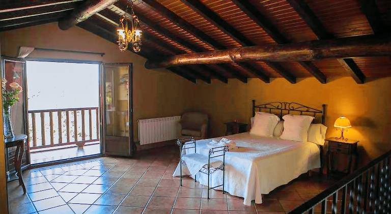 Villa with patio, barbeque & garden | Perfect for remote work — photo 2
