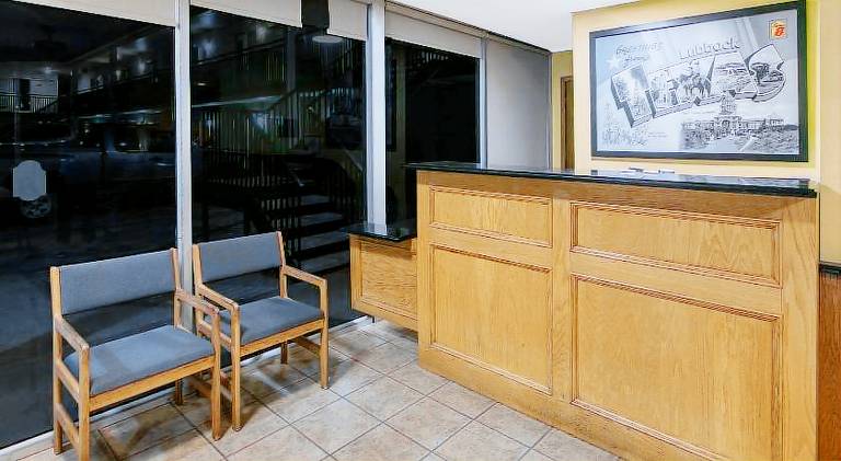 Super 8 By Wyndham Lubbock Civic Center North — photo 2