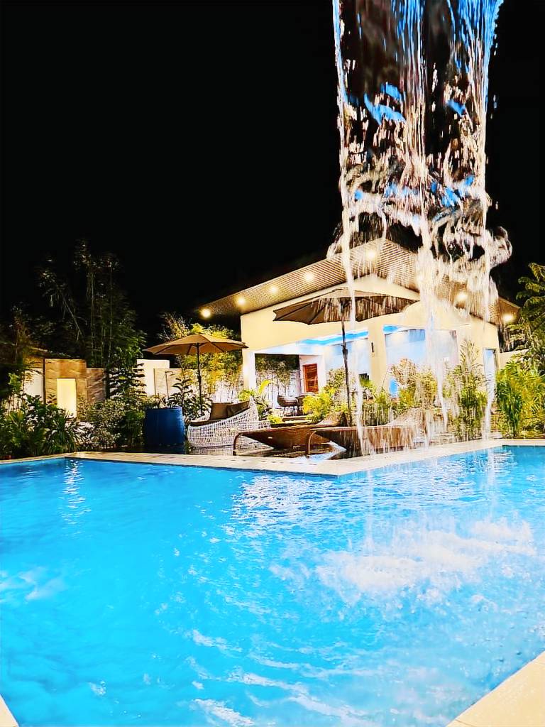 Beautiful vacation home with barbeque, pool & yard | Pets allowed — photo 4
