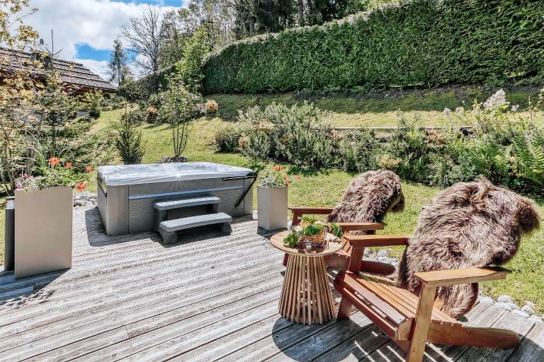 Family-oriented chalet with hot tub, terrace & barbecue | Ski nearby | Pet-friendly — photo 4