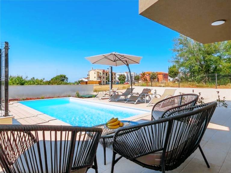 Fully equipped villa with pool & barbeque | Sea view | Pet-friendly — photo 4