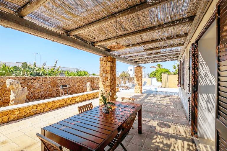 Children-friendly pleasant villa with yard, patio & private pool | Garden view | Pets are welcome — photo 5