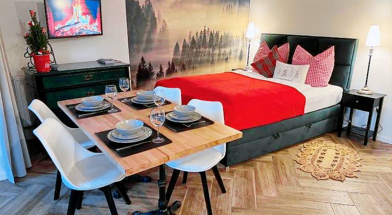 Apartment with terrace, barbecue & yard — photo 2