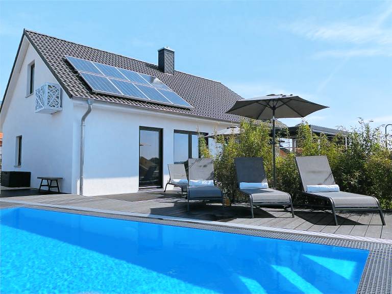 Ferienhaus mit Pool in Hohwacht, Ostsee f&uuml;r max. 8 Personen