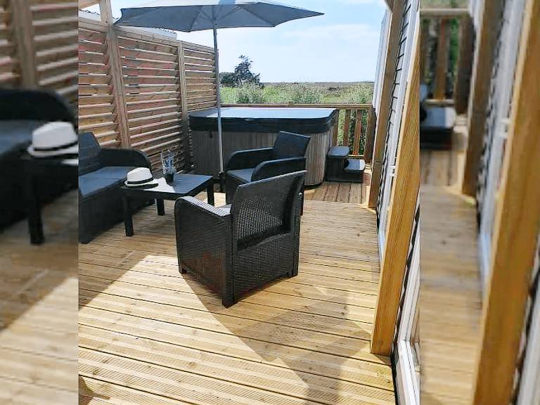 Mobile home with heated pool, jacuzzi & patio — photo 5