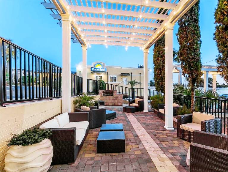 Days Inn by Wyndham Pensacola - Historic Downtown — photo 3