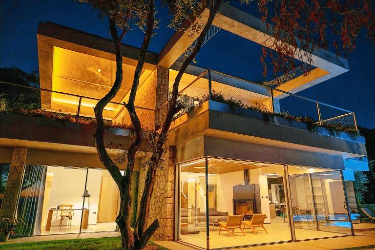 Family-oriented charming villa with private pool, jacuzzi & garden | Panoramic view | Pet-friendly — photo 2