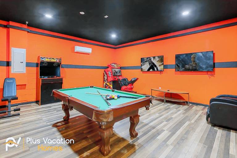 Vacation home with jacuzzi, BBQ & private pool — photo 3