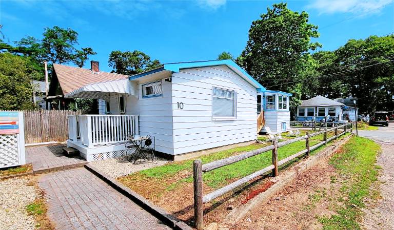 House  Swifts Beach