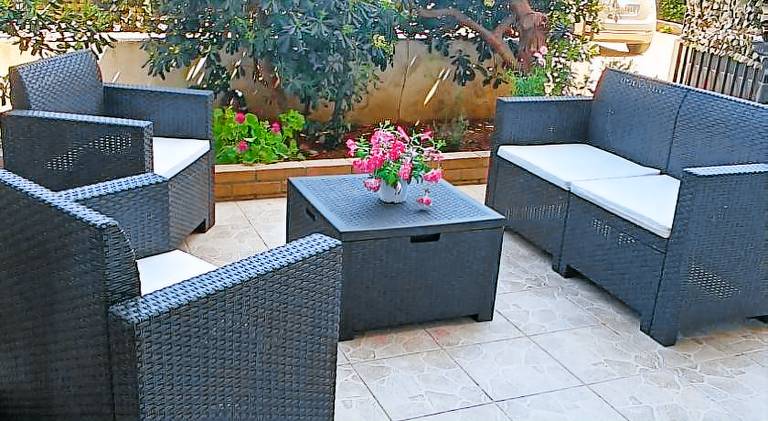House with 1 room for 4 persons in Ricadi
