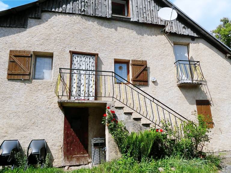 Gite with garden & barbeque — photo 2