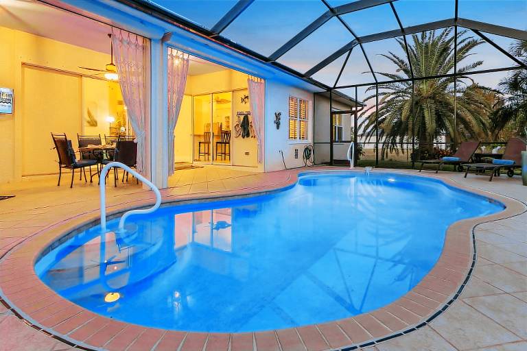 House with private pool & barbecue | Water view — photo 4