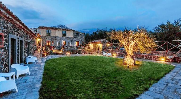 House with terrace, garden & pool — photo 3