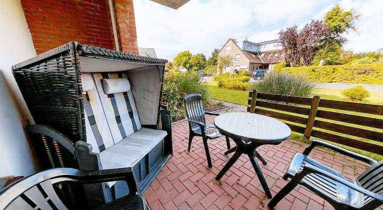 Holiday apartment with patio — photo 4
