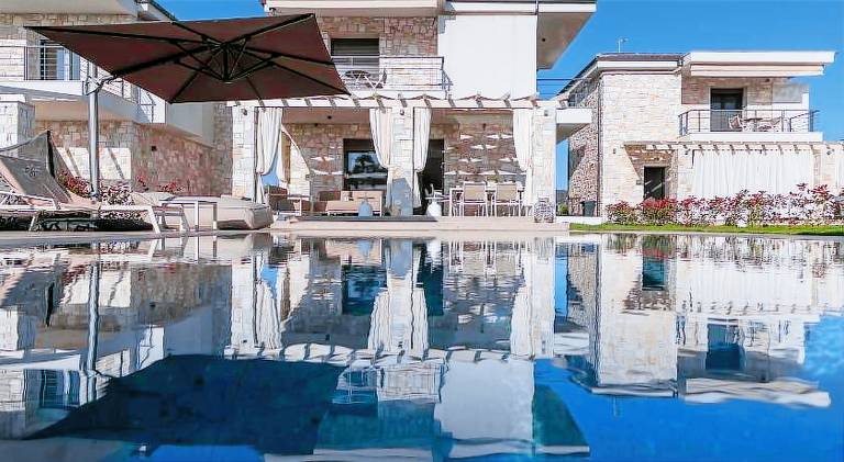 Villa with garden, private pool & terrace — photo 3