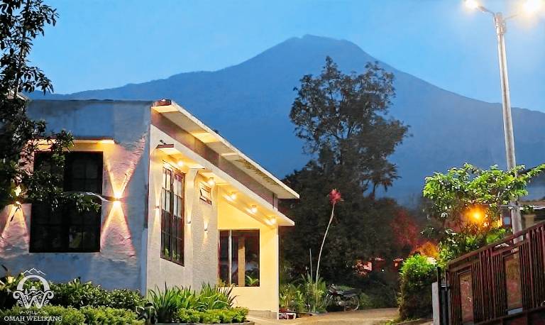 180 m&sup2; Villa