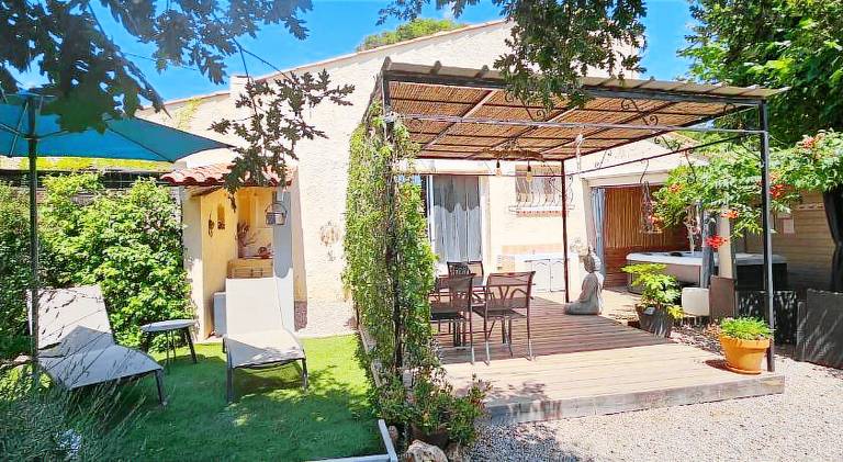 Vacation home with pool & hot tub in Draguignan