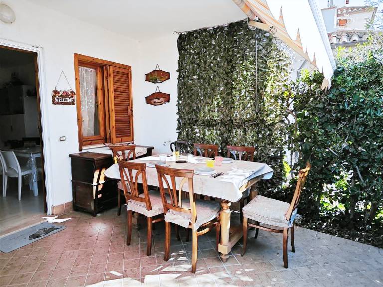 Apartment with garden | Garden view — photo 3