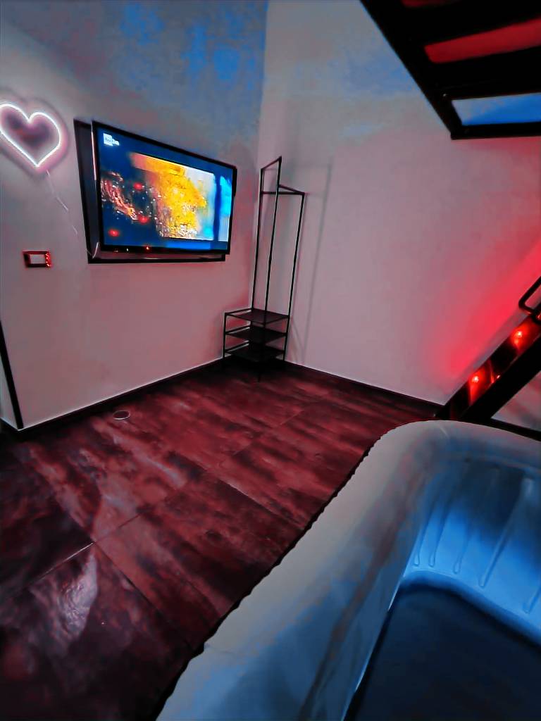 Rental apartment with hot tub — photo 3